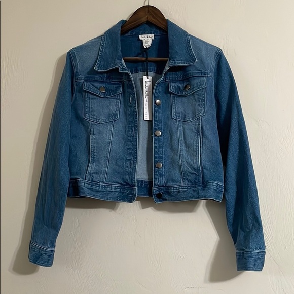 Nicole Miller Jackets & Blazers - Nicole Miller Blue Cropped Jean Jacket Women’s size LARGE